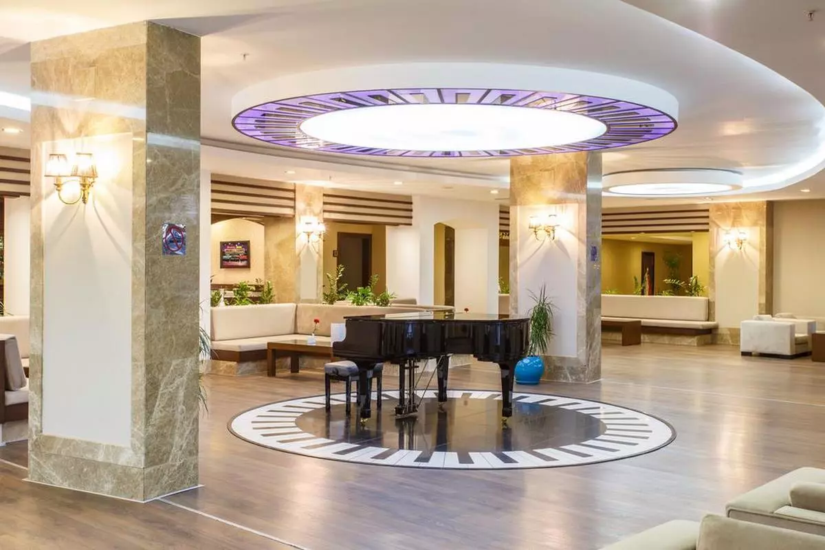 LUCIDA BEACH LABY (Copy).jpg